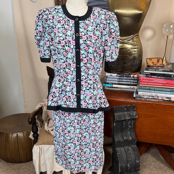 Vintage Dresses & Skirts - Vintage Liz Petites Floral Button-Down Skirt Set